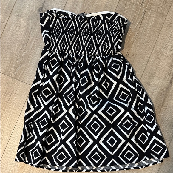 Planet Gold Black and White Strapless A-line Dress - Picture 3 of 3